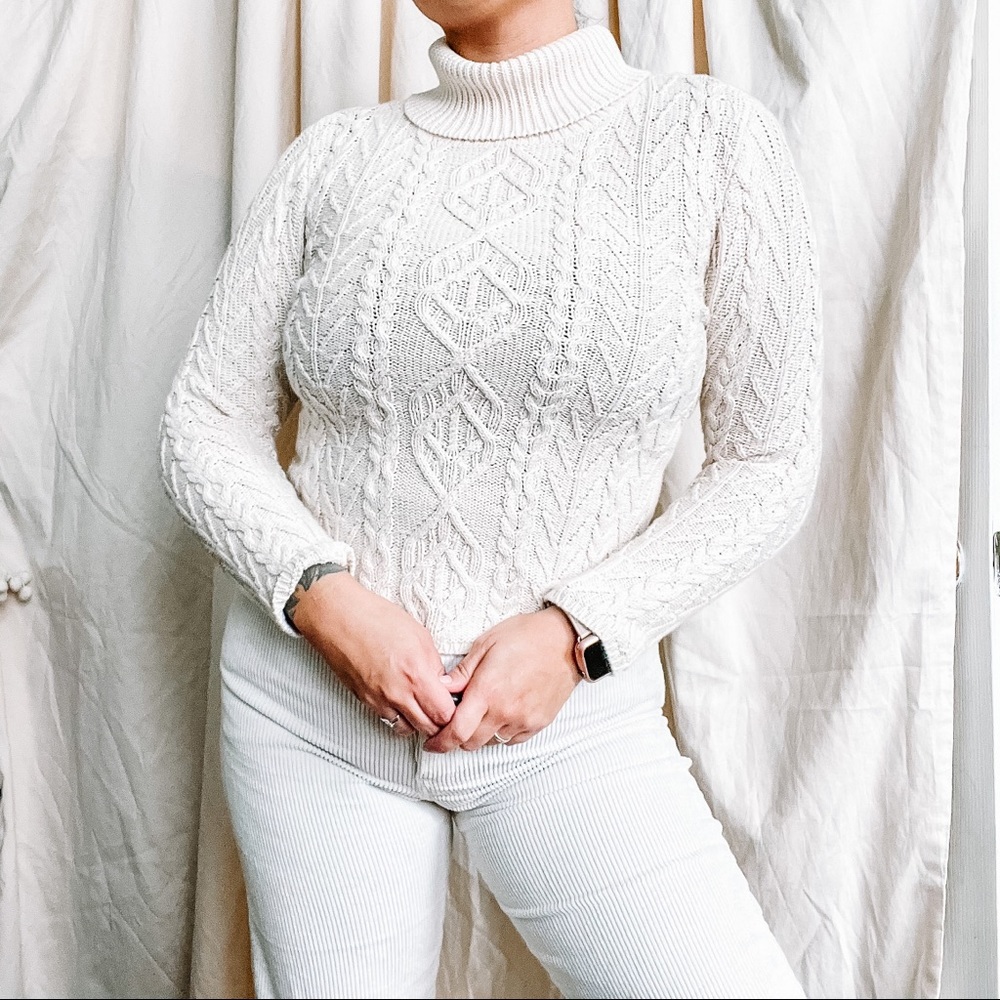 Wainscott | Knitted Turtle Neck Cream Sweater